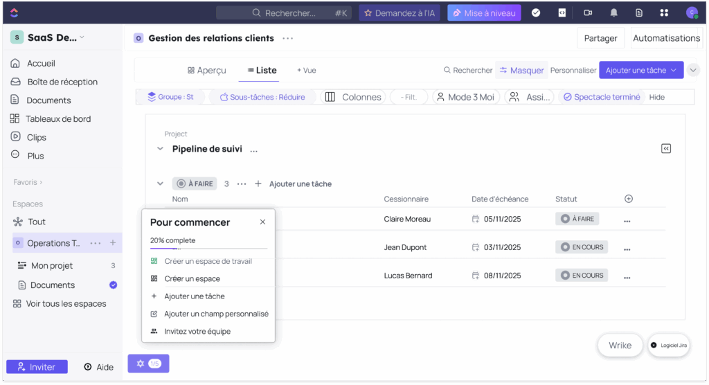 Interface ClickUp avec tableau de suivi client et gestion des tâches dans un espace centralisé.